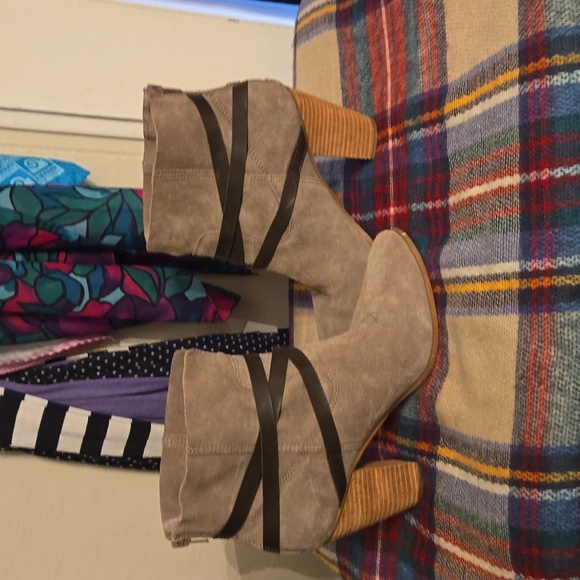 Carlos,  tan and brown heeled booties - Picture 3 of 8